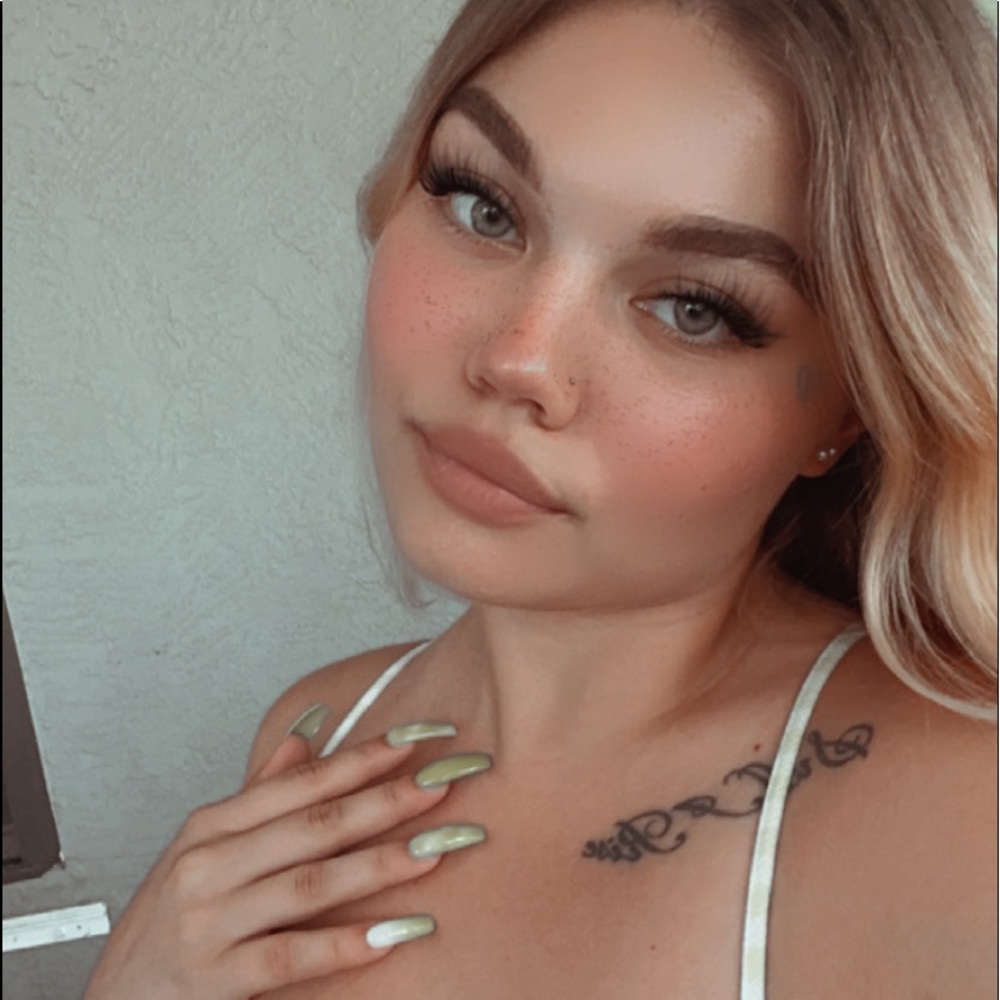 Meet your Posher, Brooke